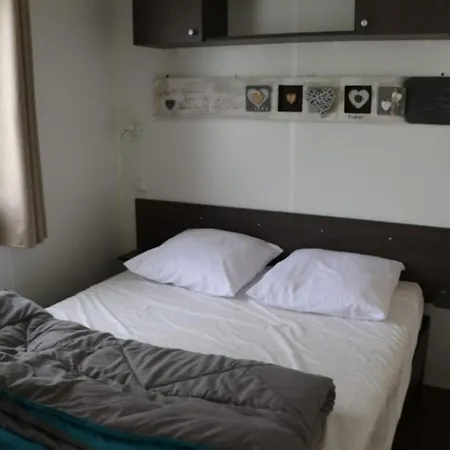 مكان تخييم Mh 395 3 Et 1 Salle De Bain Dans 4 Etoiles سان جوليان-أون-بورن